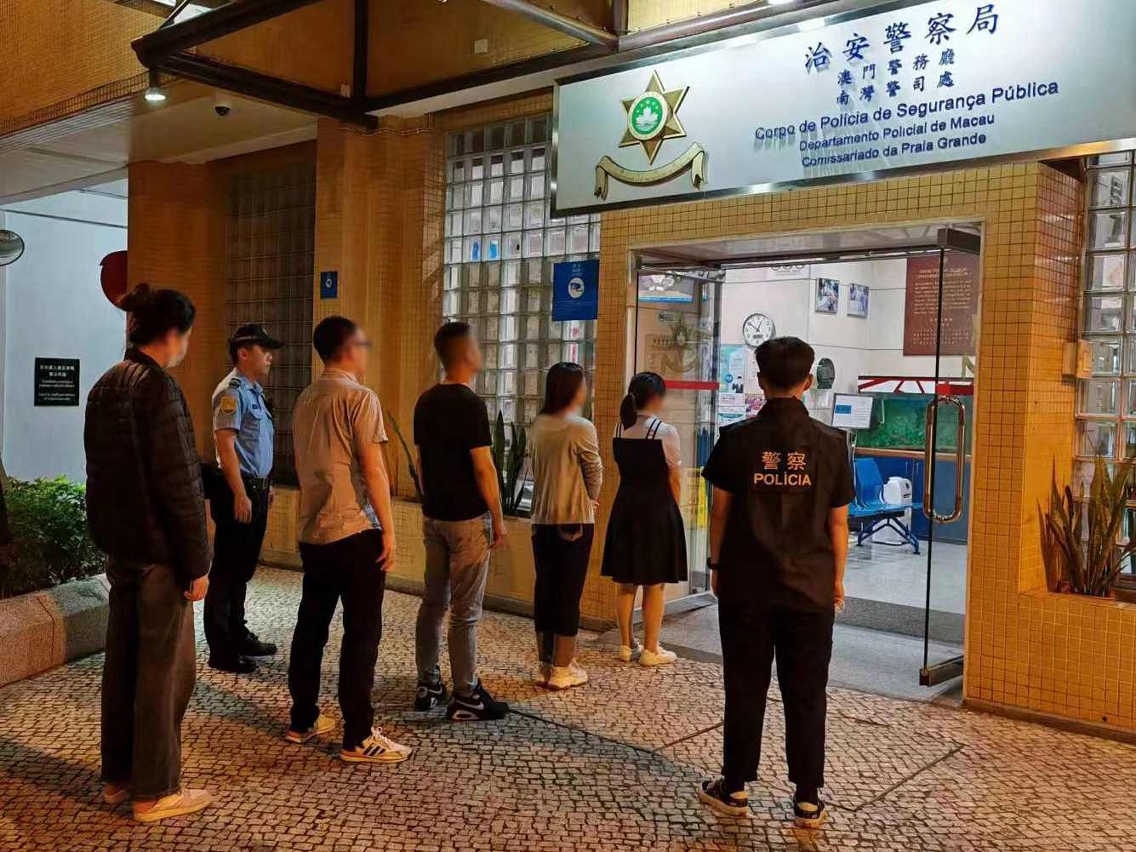 治安警雷霆行动巡查多区可疑人士 截获14男女涉违法违规