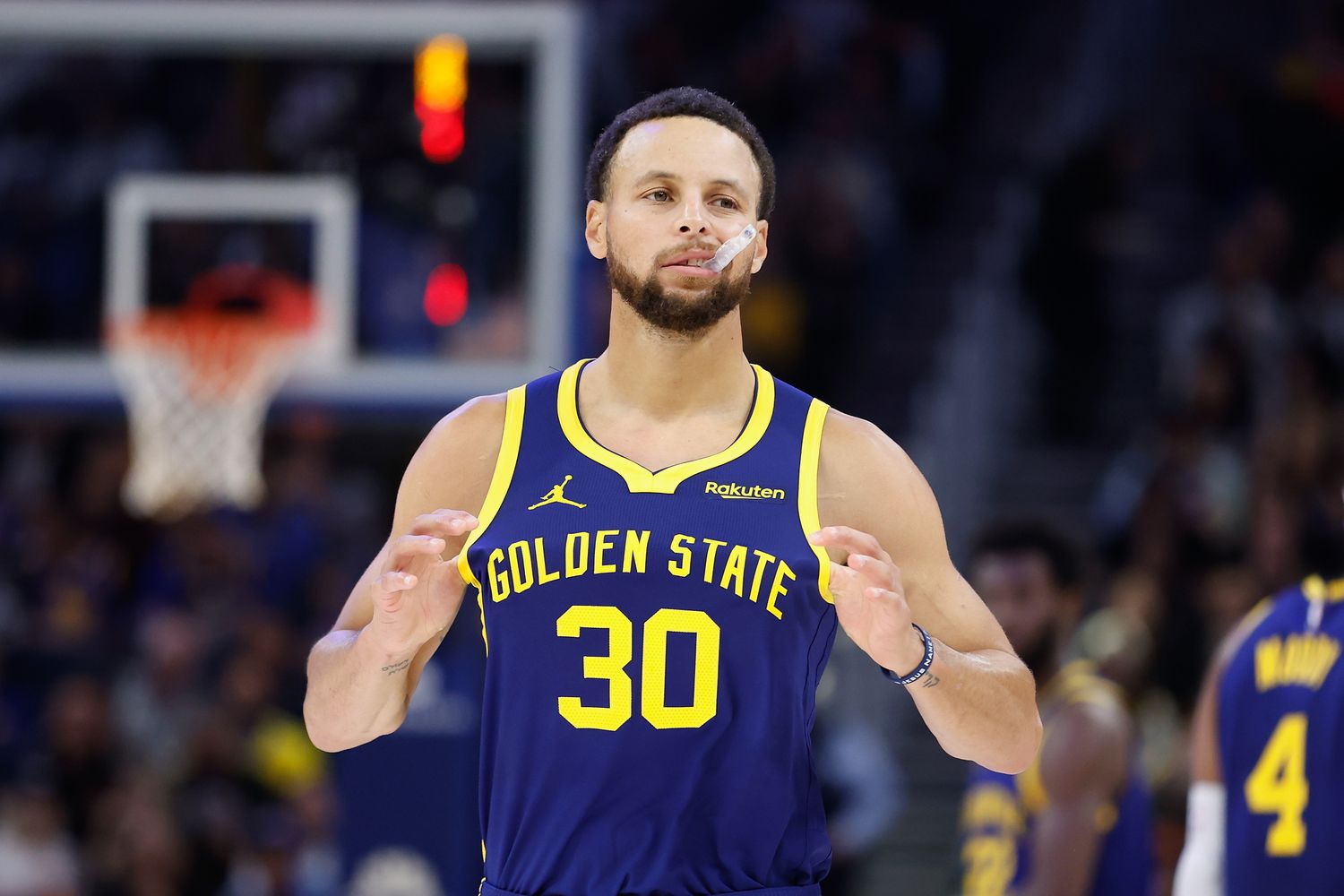 NBA | 库里提前续约！3年1.78亿终老勇士 薪资超5亿升历史第2